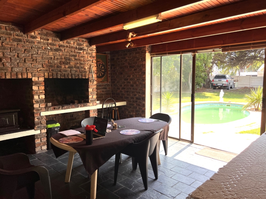 To Let 1 Bedroom Property for Rent in Table View Western Cape